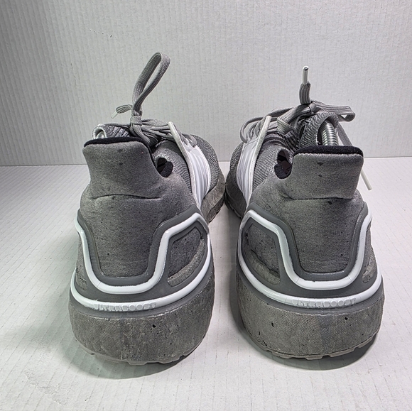 Adidas Men's Grey White ULTRABOOST 20 X JAMES BOND 007 Running SHOES SIZE 10.5 - Picture 5 of 10
